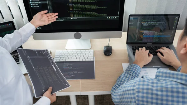 Asian Outsource Software Engineer Developer Team Working Code Para Encontrar — Fotografia de Stock