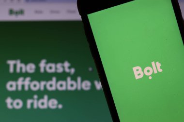 Ekranda Bolt logosu olan cep telefonu dizüstü bilgisayarında web sitesi olan yakın plan. Bolt 'un geçmişi bulanık. Los Angeles, California, Usa - 27 Ekim 2019, Illustrative Editorial