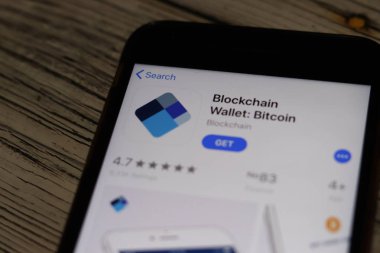 Blockchain Cüzdanı olan cep telefonu ekranı: Uygulama Mağazasında Bitcoin logosu kapat. Los Angeles, California, Usa - 27 Ekim 2019, Illustrative Editorial