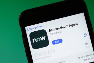 Moskova, Rusya - 1 Haziran 2020: ServiceNow Ajanı mobil logosu ekranda, İllüstrasyon Editörü