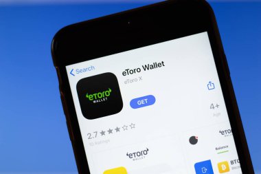 Moskova, Rusya - 1 Haziran 2020: eToro cüzdan uygulaması mobil logosu ekranda, İllüstrasyon Editörü