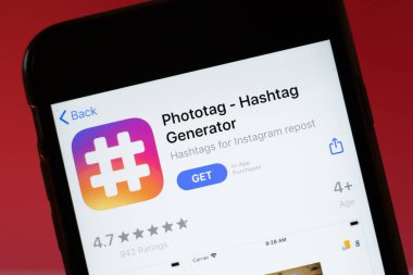 Moskova, Rusya - 1 Haziran 2020: Fotototototag Hashtag Jeneratör mobil logosu ekranda, İllüstrasyon Editörü