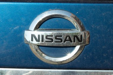 Moskova, Rusya - 1 Haziran 2020: Nissan araba amblemi yakın plan, İllüstrasyon Editörü