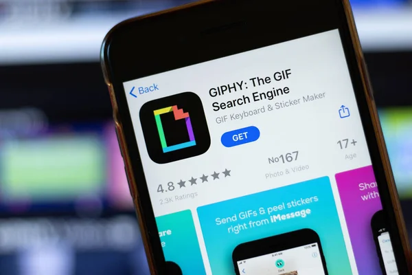 Moskova, Rusya - 1 Haziran 2020: GIPHY Gif Arama Motoru mobil uygulama logosu telefon ekranında, yakın çekim simgesi, İllüstrasyon Editörlüğü.