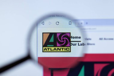Moskova, Rusya - 1 Haziran 2020: Atlantic Records logolu web sitesi, Illustrative Editorial.