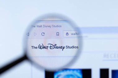 Moskova, Rusya - 1 Haziran 2020: The Walt Disney Studios 'un logolu web sitesi, Illustrative Editorial.