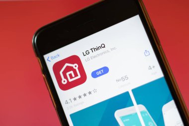 Moskova, Rusya - 1 Haziran 2020: Akıllı telefon üzerindeki LG ThinQ uygulama logosu, Illustrative Editorial.