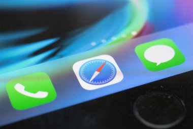 Moskova, Rusya - 1 Haziran 2020: Call, Safari browser ve Message apgo logo simgesi Makro-yakın plan, Illustrative Editorial