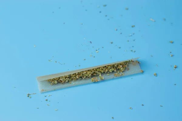 Hierba Papel Para Articulación Sobre Fondo Azul Fumar Cannabis Tienda —  Fotos de Stock