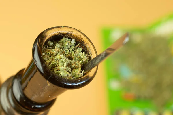 Bong Gitter Voll Mit Medizinischem Cannabis Zubehör Zum Marihuana Rauchen — Stockfoto