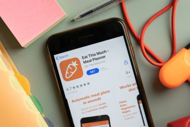 New York, ABD - 27 Eylül 2020: Bu Fazla Yemek Planlayıcısı mobil uygulama logosu telefon ekranında kapatın, İllüstrasyon Editörü.
