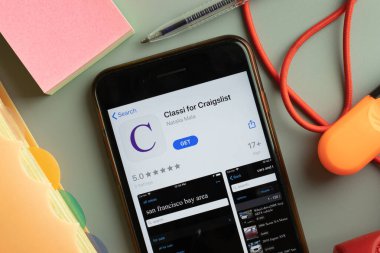 New York, ABD - 27 Eylül 2020: Craigslist mobil uygulama logosu telefon ekranında, İllüstrasyon Editörü.