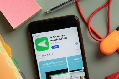 New York, ABD - 27 Eylül 2020: AirDroid Dosya Aktarımı ve Telefon ekranında Paylaşım mobil uygulama logosu, İllüstrasyon Editörü.