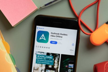 New York, ABD - 27 Eylül 2020: Guthook Rehber Hike Çevrimdışı mobil uygulama logosu telefon ekranında, İllüstrasyon Editörü.
