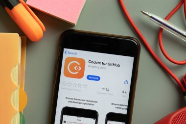 New York, ABD - 28 Eylül 2020: GitHub mobil uygulama logosu için telefon ekranında Coderx, Illustrative Editorial.