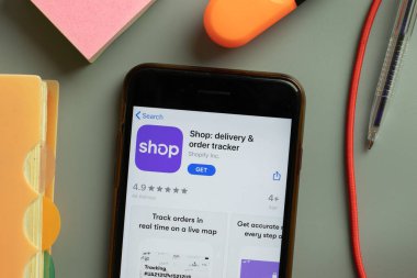 New York, ABD - 29 Eylül 2020: Dükkan teslimat siparişi mobil uygulama logosu telefon ekranında kapatılıyor, Illustrative Editorial.