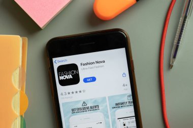 New York, ABD - 29 Eylül 2020: Moda Nova mobil uygulama logosu telefon ekranında, İllüstrasyon Editörü.