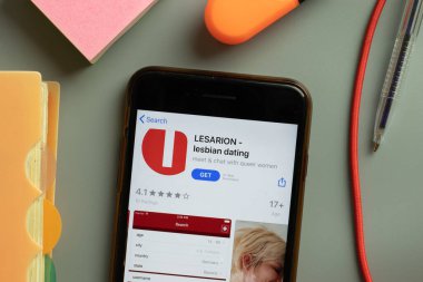 New York, ABD - 29 Eylül 2020: LESARION Lezbiyen Lezbiyen Randevu Mobil Uygulaması logosu telefon ekranında kapatın, İllüstrasyon Editörü.
