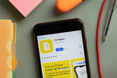 New York, ABD - 29 Eylül 2020: Telefon ekranında CV Maker mobil uygulama logosu, İllüstrasyon Editörü.