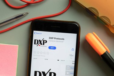 New York, ABD - 29 Eylül 2020: DXP Protokolleri mobil uygulama logosu telefon ekranında kapatın, İllüstrasyon Editörü.