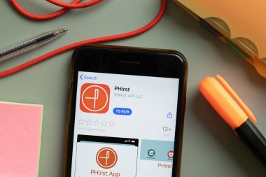 New York, ABD - 29 Eylül 2020: Telefon ekranında PHirst mobil uygulama logosu, İllüstrasyon Editörü.