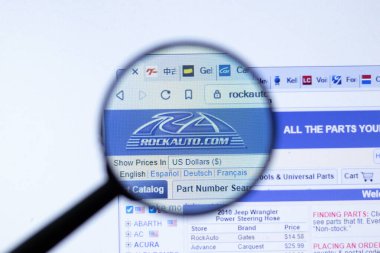 New York, ABD - 29 Eylül 2020: RockAuto rockauto.com şirket web sitesi logosu, Illustrative Editorial.