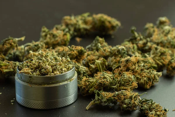 Marijuana Buds Background Blur Grinder Cannabis Copy Space — Stock Photo, Image