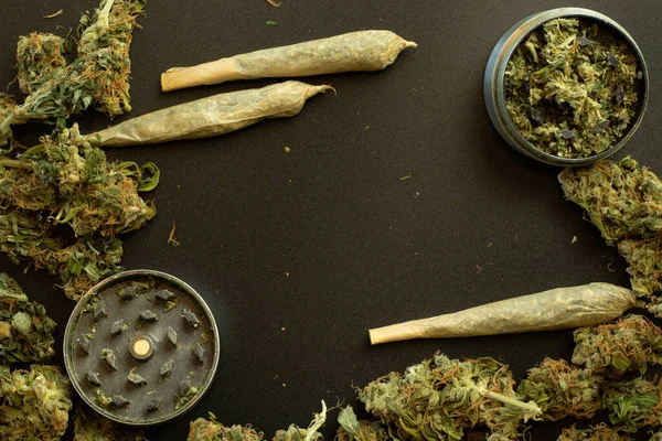 Marihuana Mit Raucherzubehör Hintergrund Cannabis Designkonzept — Stockfoto