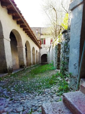 antik koridor üzerinden aşağı şehre iniş