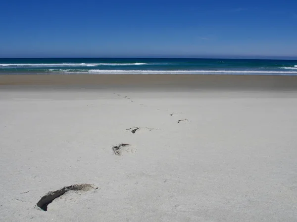 Kumsaldaki kumda ayak sesleri