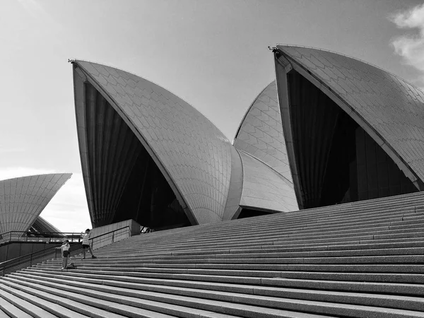 Sydney Opera House çatı karoları yakın yukarı siyah ve beyaz, Avustralya