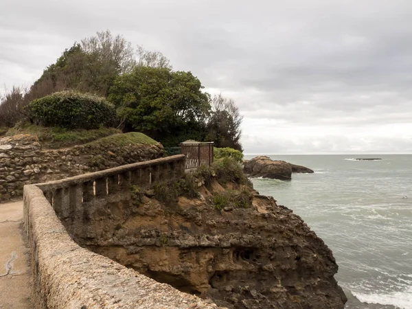 Gamla stenbron vid Rocher du Basta Island i Biarritz, Frankrike — Stockfoto