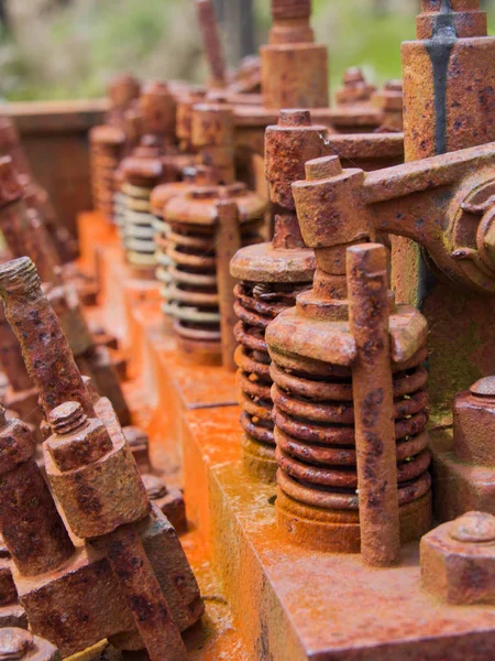 Charming Creek, Yeni Zelanda 'da eski ve paslı bir motor.