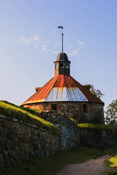 Yaz aylarında eski taş kale