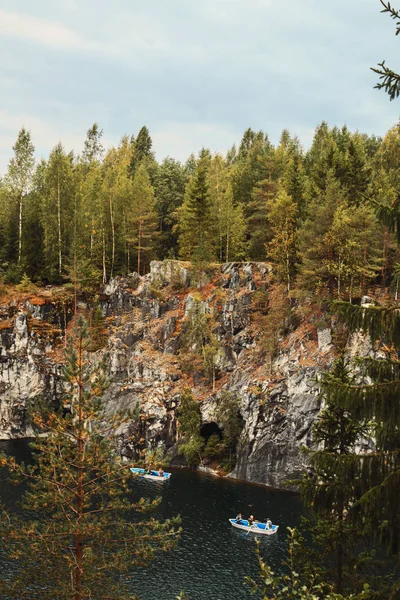 Göl ile mermer Kanyon