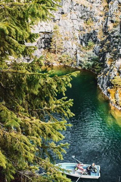 Göl ile mermer Kanyon