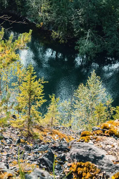 Göl ile mermer Kanyon