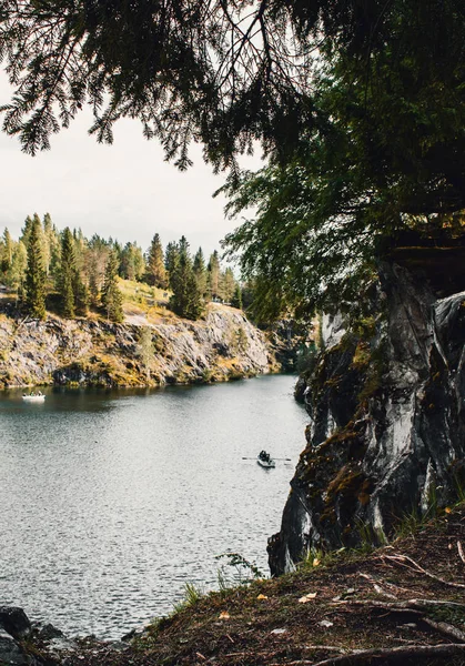 Göl ile mermer Kanyon