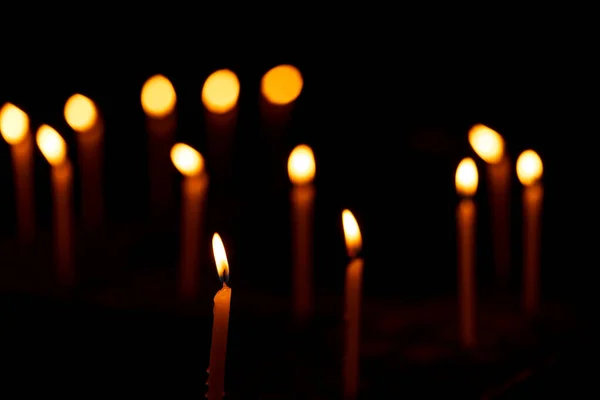 Velas ardiendo Creación de fondo de Bokeh — Foto de Stock