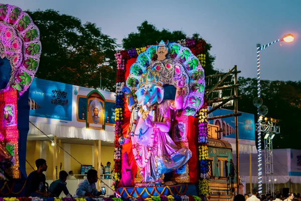 Kolkata, Batı Bengal, Hindistan, Ekim 2019: Ganesh Chaturthi geçmişi. Hindu Hindu bilgelik tanrısı, refah, Ganesha veya Ganapati, Puja kutlaması. Eğlence sezonu.