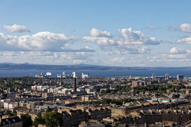 Edinburgh'un kuzeyindeki Cityscape (Calton Hill'den görünüm) - İskoçya, Birleşik Krallık
