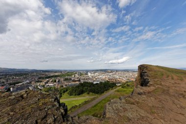 Holyrood park Edinburgh cityscape görünümü - Edinburgh, İskoçya, İngiltere