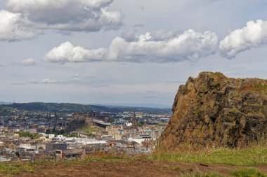 Holyrood park Edinburgh cityscape görünümü - Edinburgh, İskoçya, İngiltere