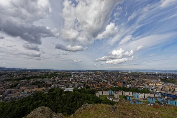 Edinburgh Cityscape View Holyrood Park Эдинбург Шотландия Великобритания — стоковое фото