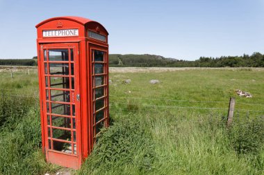 Ülkede telefon kulübesi - Inverness, Highlands, İskoçya, İngiltere
