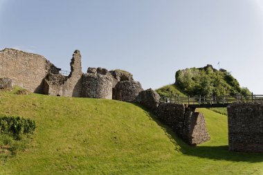 Loch Ness üzerinde Urquhart Kalesi - Strone, Inverness, Highlands, İskoçya, İngiltere