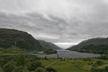 Glenfinnan Monument ve Loch Shiel - İskoçya, İngiltere
