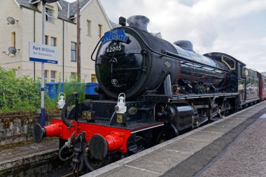 Fort William İstasyonu'nda Jacobite treni - İskoçya, İngiltere