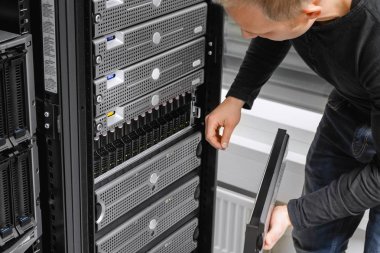 Erkek bu San Datacenter adlı inceleyerek Danışmanı