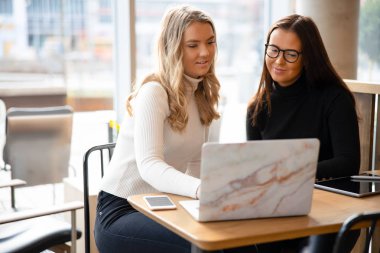 Gülümseyen Blogcular Masada Laptop Online Ağ